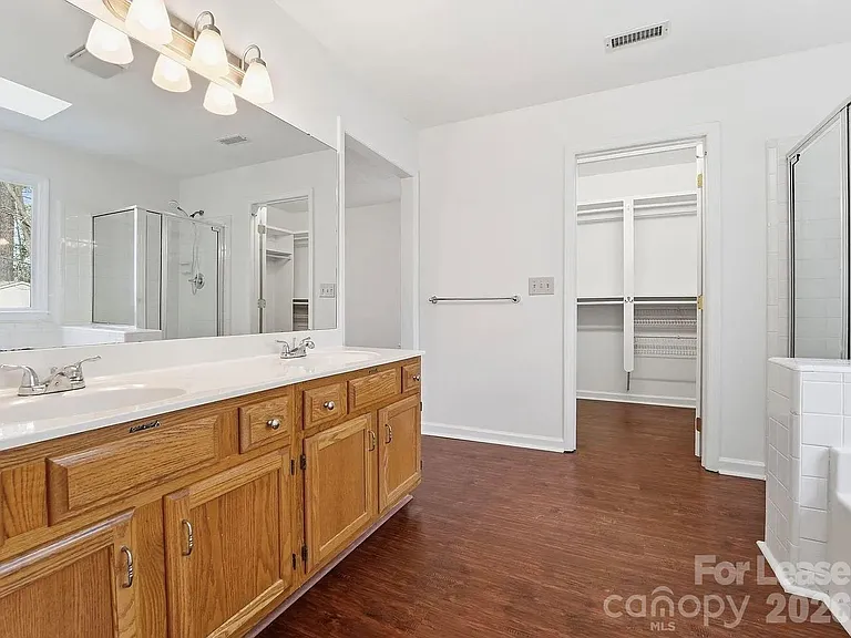 108 Kronos Ln — Photo 6