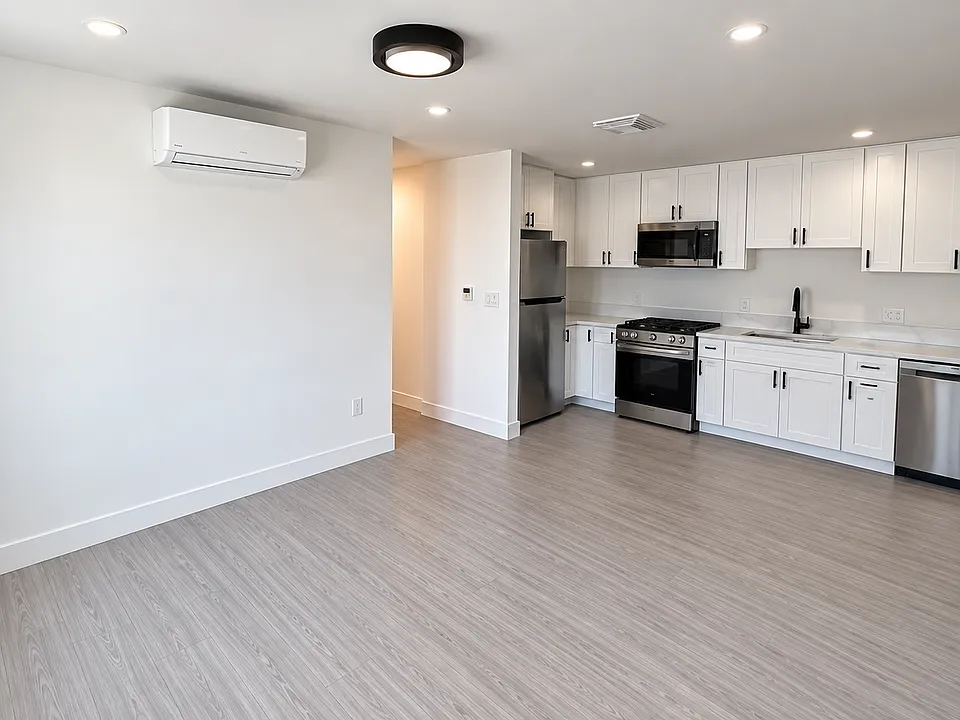 4134 Swift Ave #200
