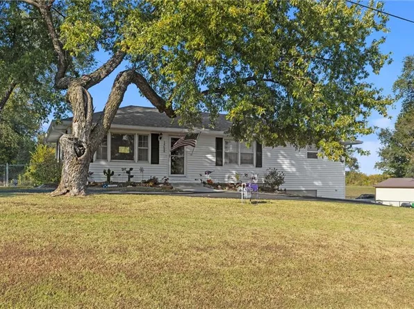 14634 Leavenworth Rd, Basehor, KS 66007
