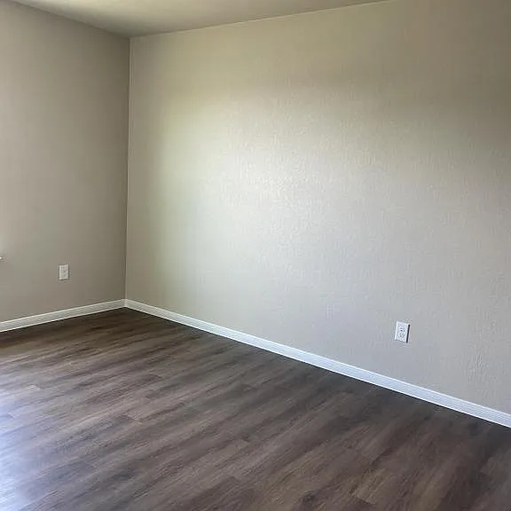 512 Raymond St — Photo 20