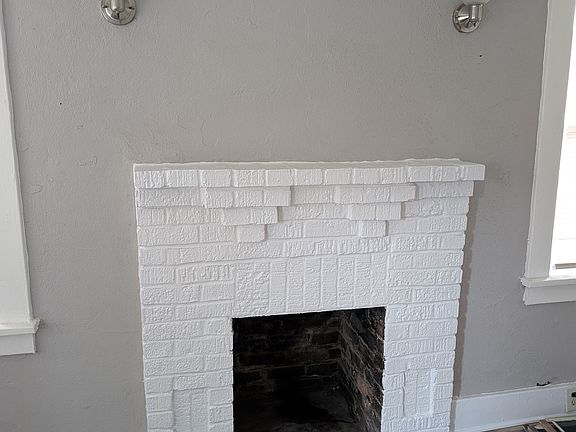4th image of 921 W 46th St