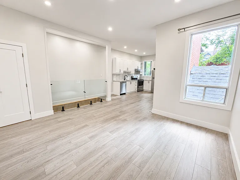 482 King William St — Photo 4