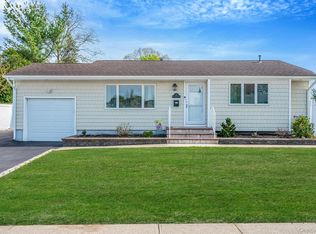 46 Sheldon Place, Commack, NY 11725