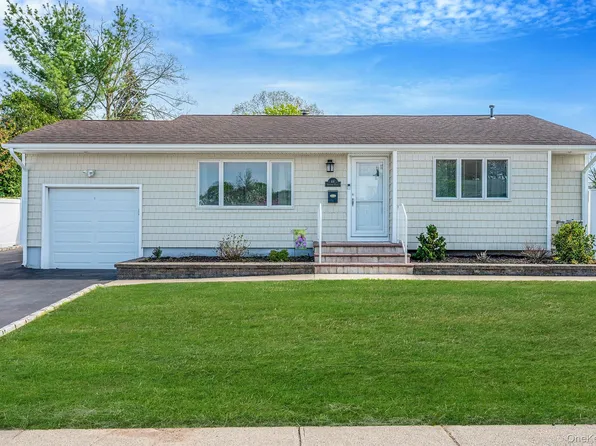 46 Sheldon Place, Commack, NY 11725