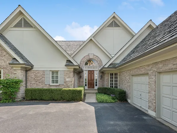 10 Graystone Ln, North Barrington, IL 60010