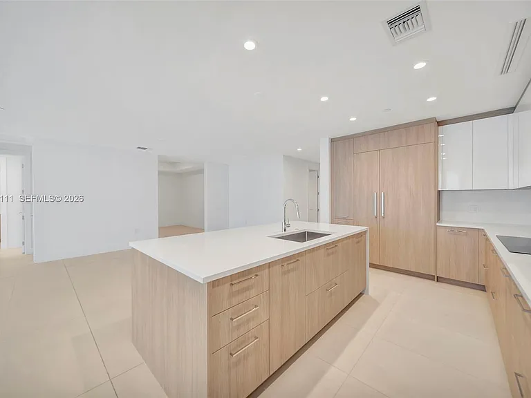 153 N Seabreeze Blvd #801 — Photo 13