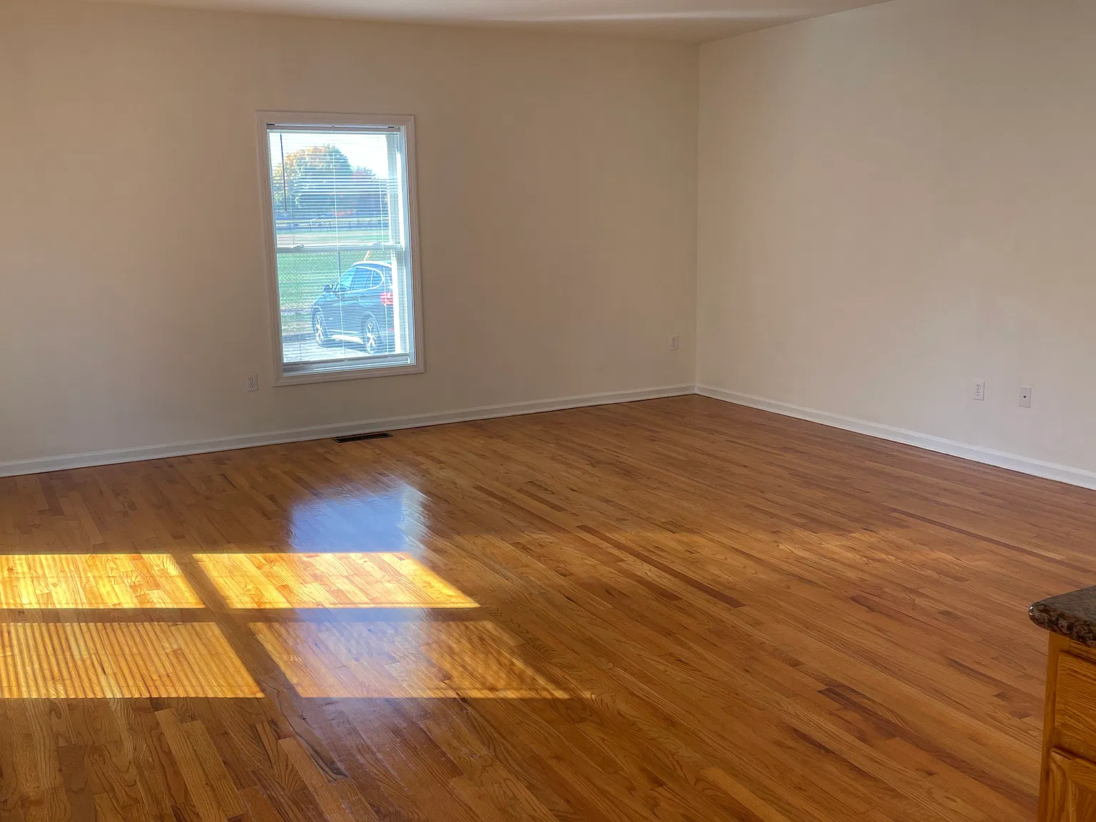 Studio, 640 sqft, $1,950 — Photo 3