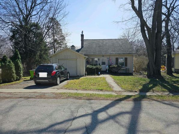 300 Union St, Fenton, MI 48430