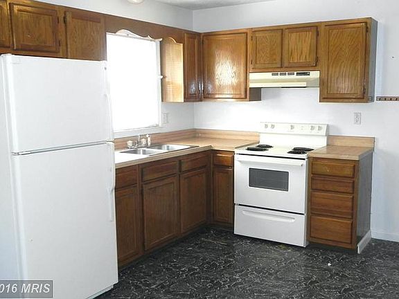 5th image of 45799 Sayre Dr