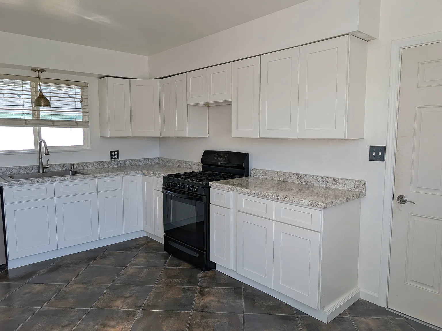 3 bed, $2,500 — Photo 2
