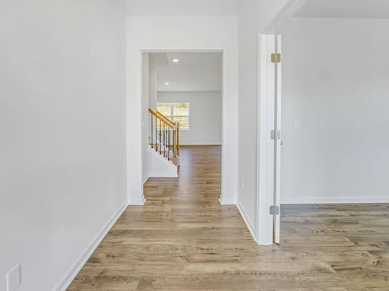 521 Grantham Dr — Photo 4