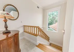 901 SE Riverside Dr — Photo 47