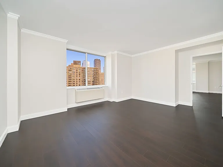 160 Riverside Blvd #27B — Photo 13