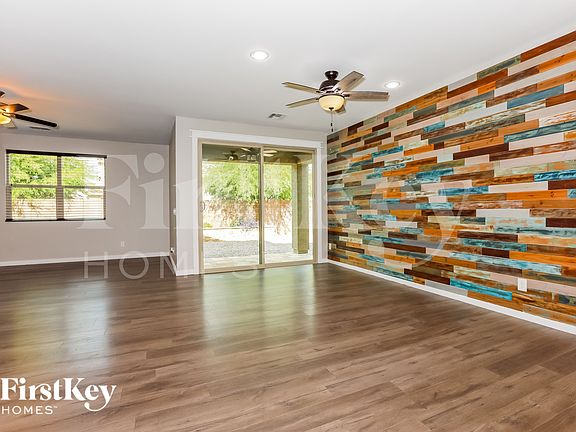 3rd image of 732 W Carlsbad Dr