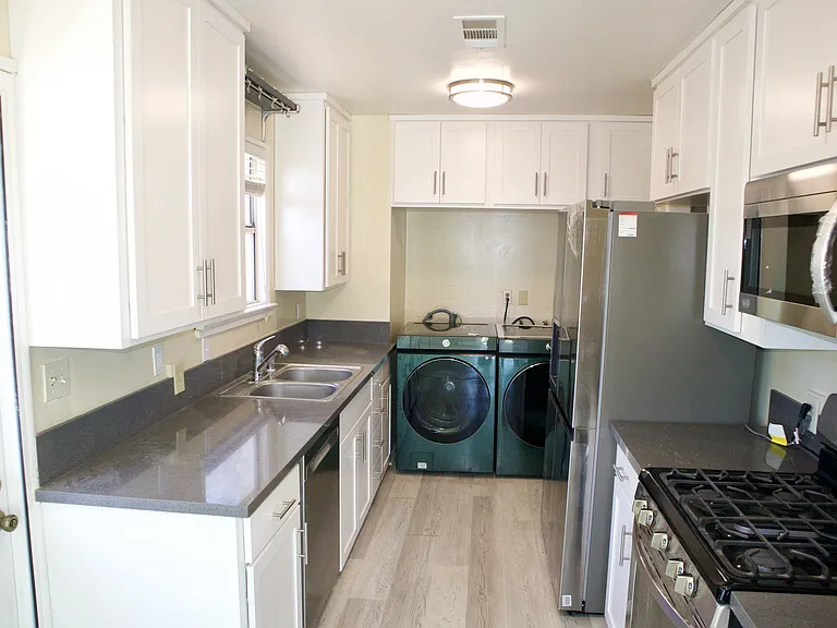 719 S Juanita Ave — Photo 8