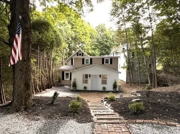 12 Ryefield Rd, Fitchburg, MA 01420