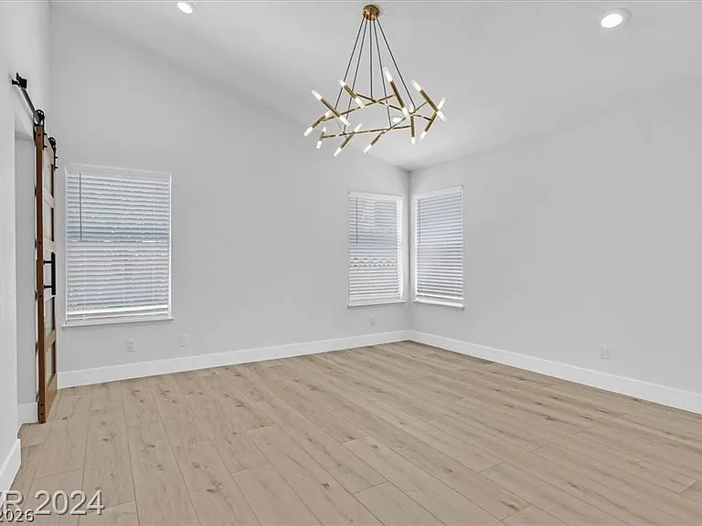 8 Barton Spring Cir — Photo 9