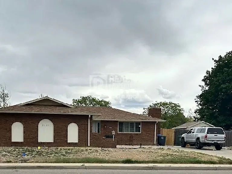 2628 Glendevey Dr — Photo 1