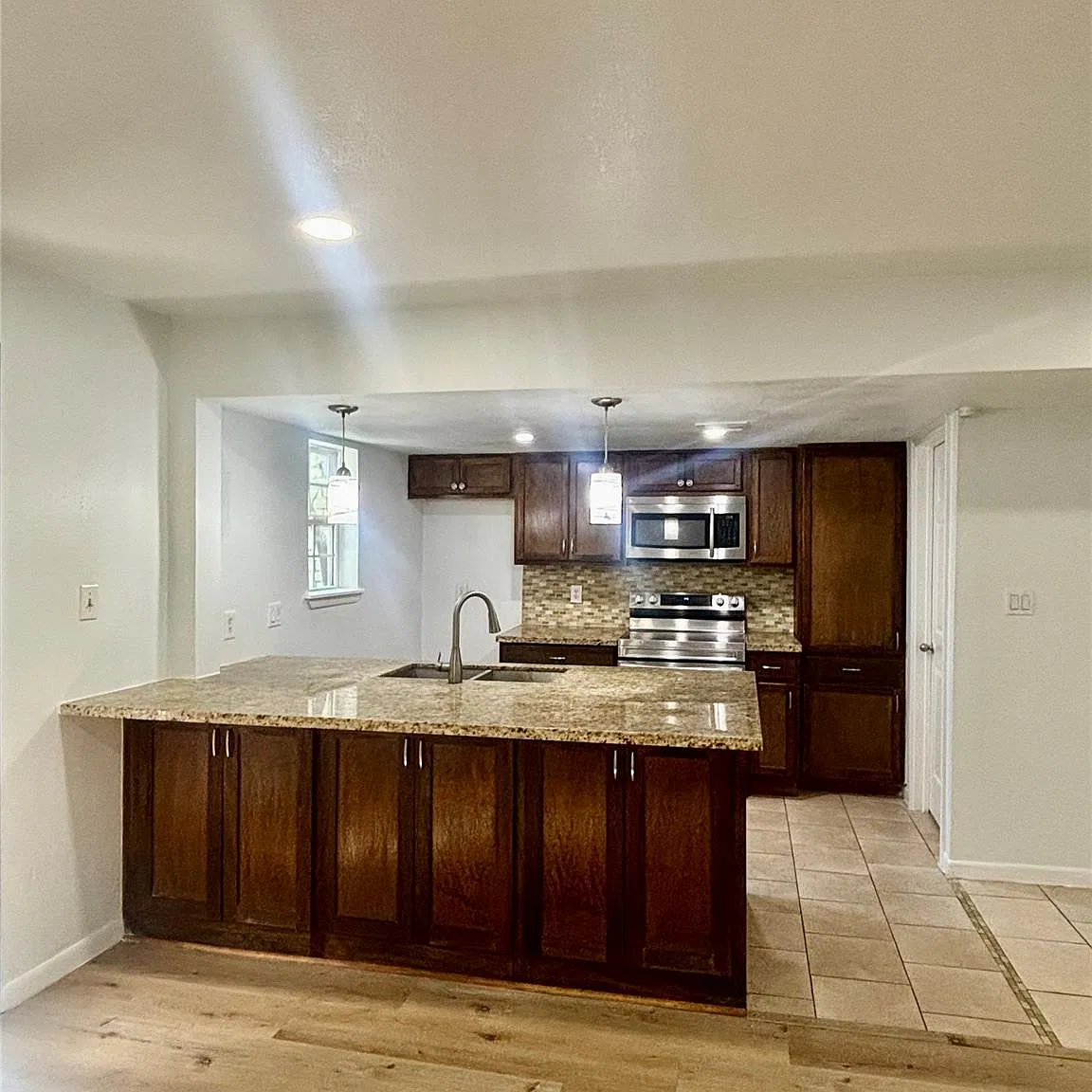 3 bed, 2.5 bath, 1744 sqft, $1,800 — Photo 3