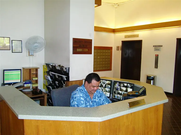 24 hour Secure building with Security Desk