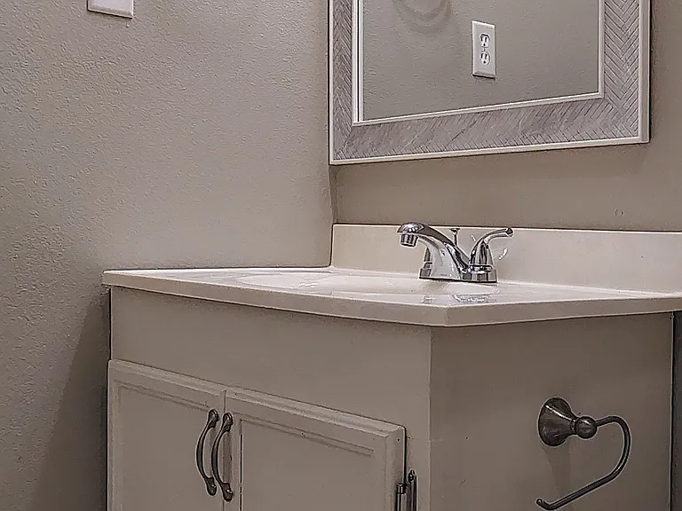 304 Leo Dr — Photo 16