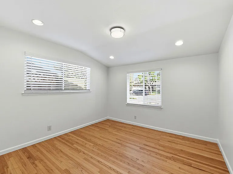 1559 Chambers Dr — Photo 29