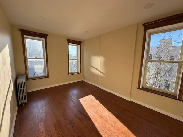 178 Weirfield Street image 1 of 7