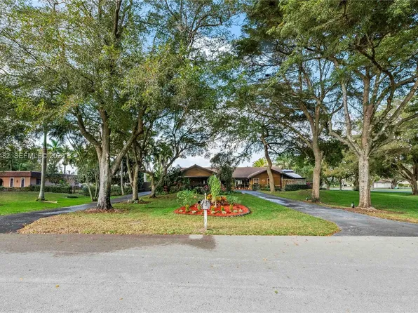 10651 SW 27th St, Davie, FL 33328