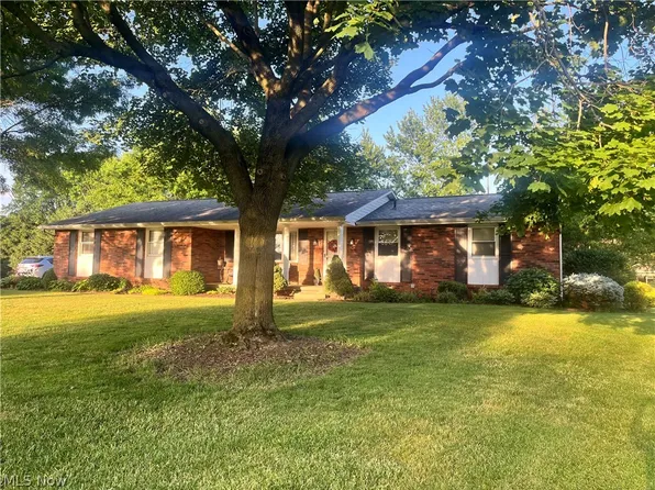 5358 Oakridge Dr, Louisville, OH 44641