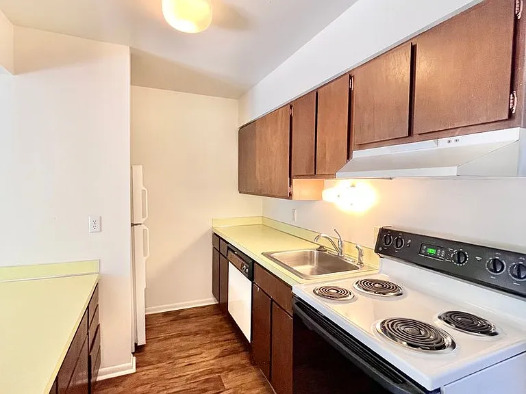 2897 Greenland Drive — Photo 6