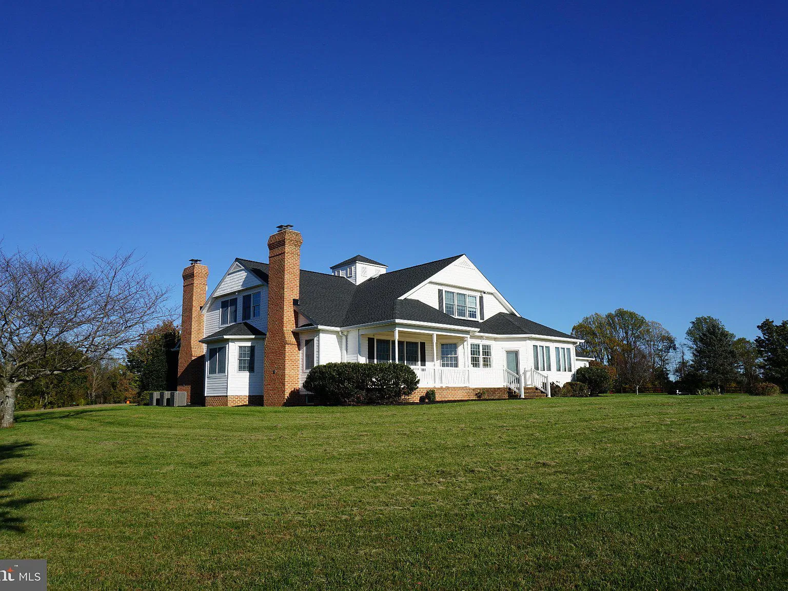 4 bed, 4.0 bath, 4997 sqft, $7,000 — Photo 1