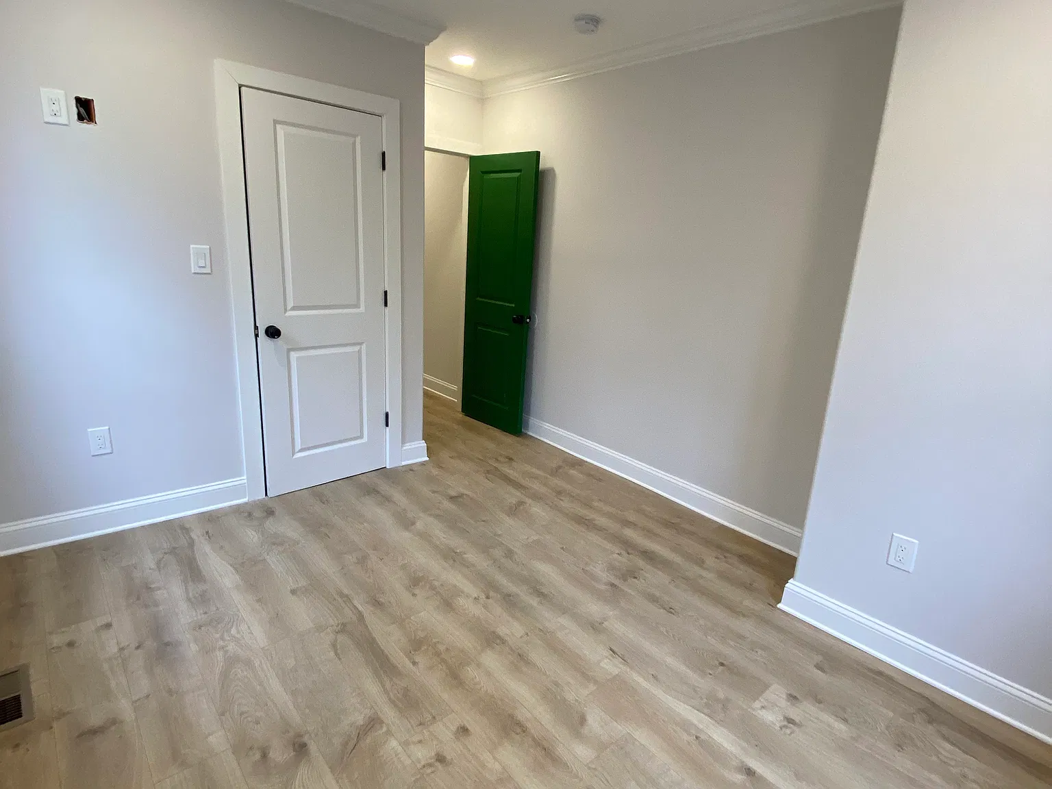 3 bed, 1070 sqft, $2,100 — Photo 4