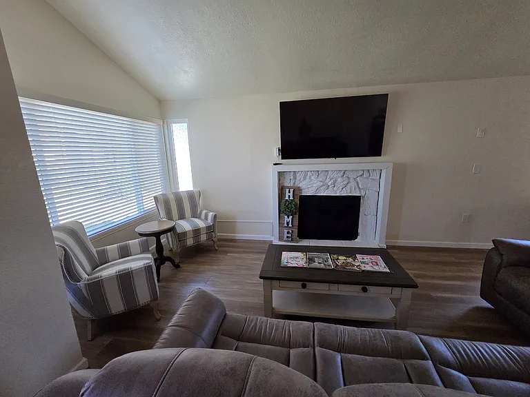 3928 Talmage Ct — Photo 10