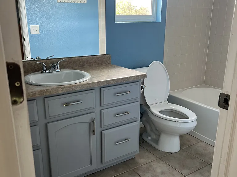1404 Sunny Hill Dr — Photo 3