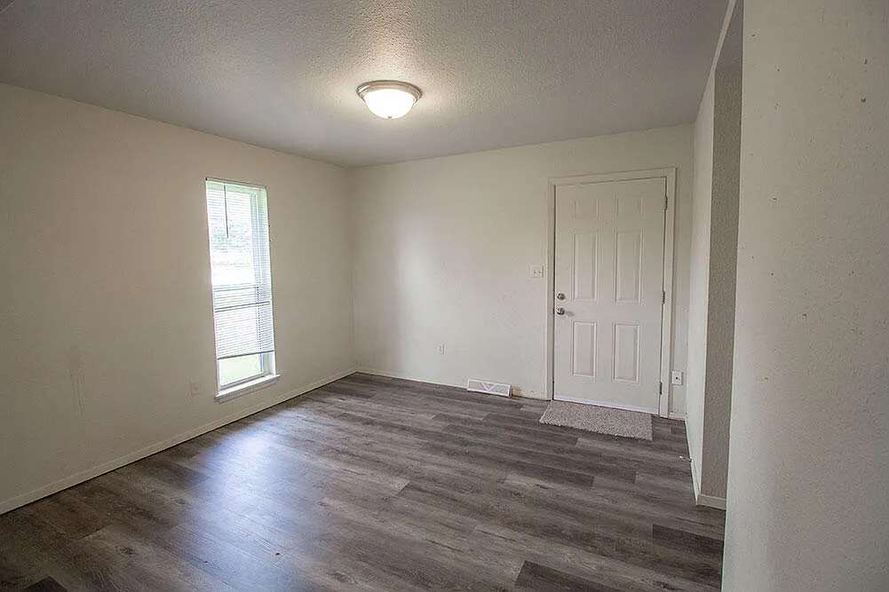 4 bed, 2.0 bath, 1456 sqft, $2,800 — Photo 4