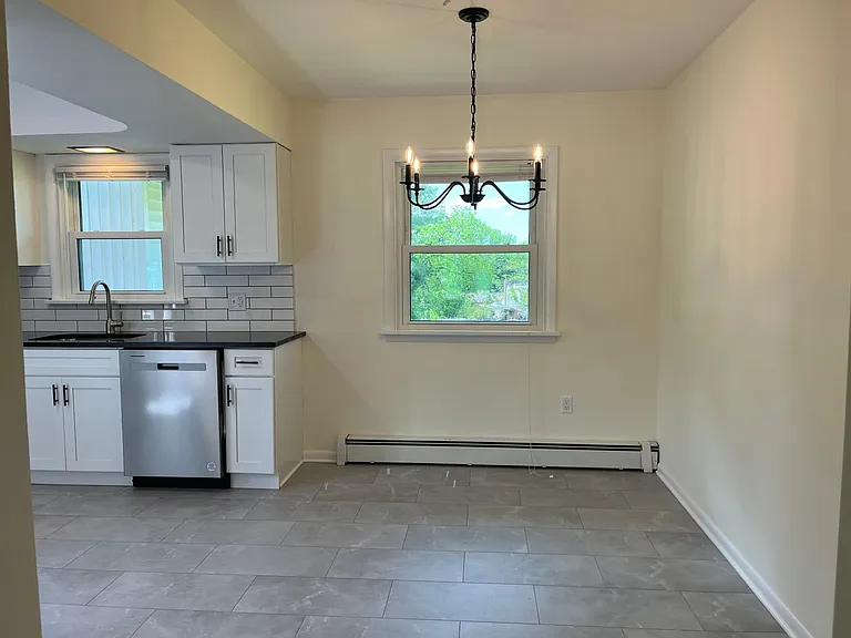 1112 Harriet Ave — Photo 5