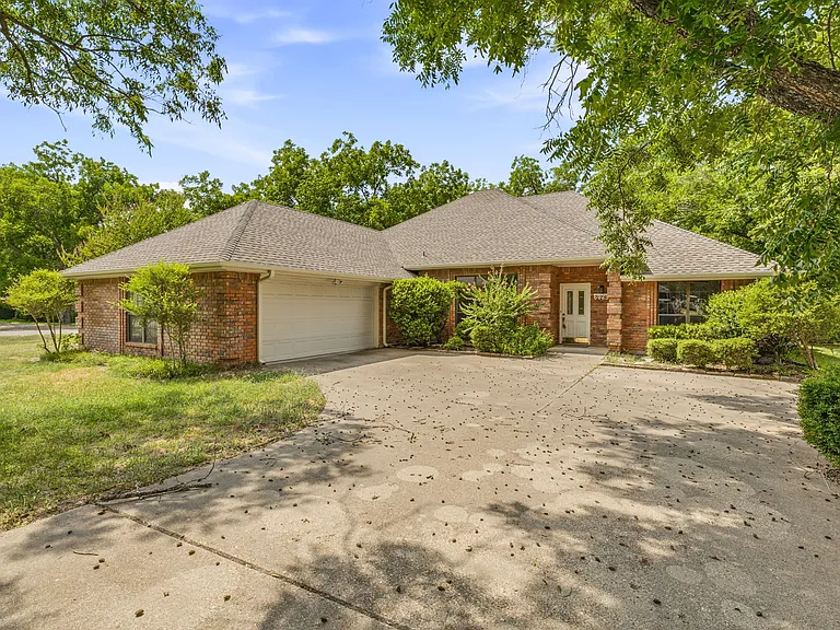 6023 Melrose Cir — Photo 1