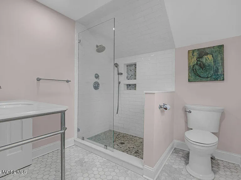 411 Trenton Blvd — Photo 17