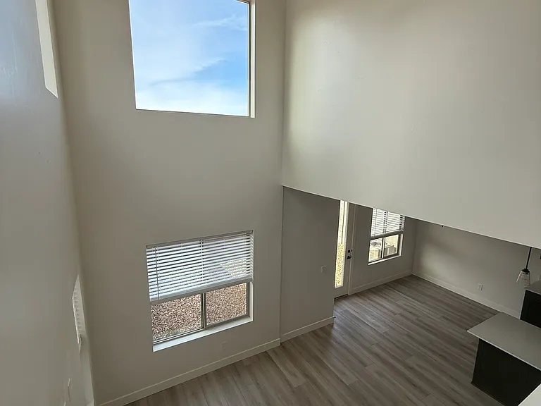 276 S 1930 W — Photo 12
