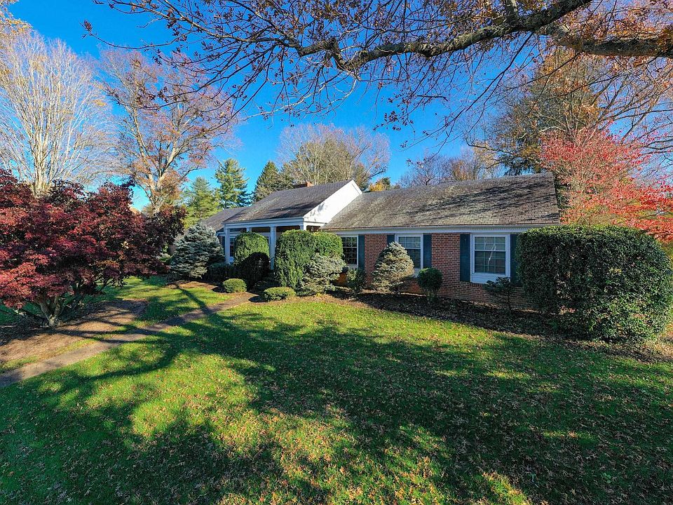 1st image of 902 Bowyer Ln