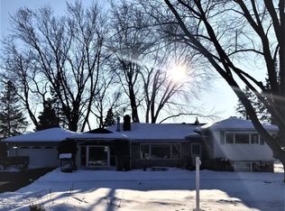 1010 Sunnyview Ln, Minnetonka, MN 55305