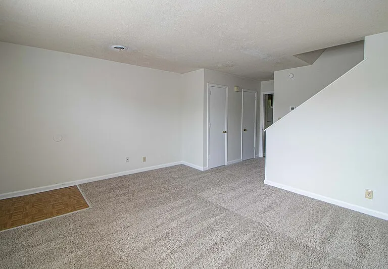 814 E Golfview Pl — Photo 3