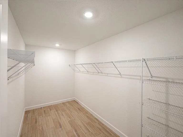 6331 NW Windwood Way — Photo 24