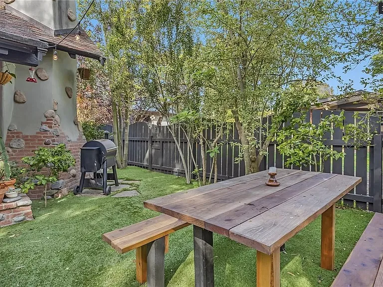 1225 Roosevelt Ln — Photo 28
