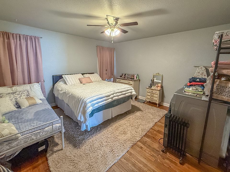 16th image of 2856 Halbert St