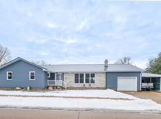 1042 Sherman Ave, Manchester, IA 52057
