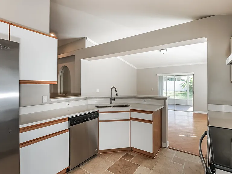 25213 Hyde Park Blvd — Photo 6