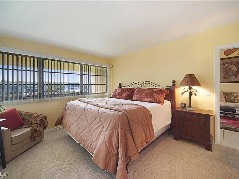 4613 SE 5th Ave #203 — Photo 10