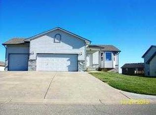 4300 Quail Ridge Dr, Winfield, KS 67156