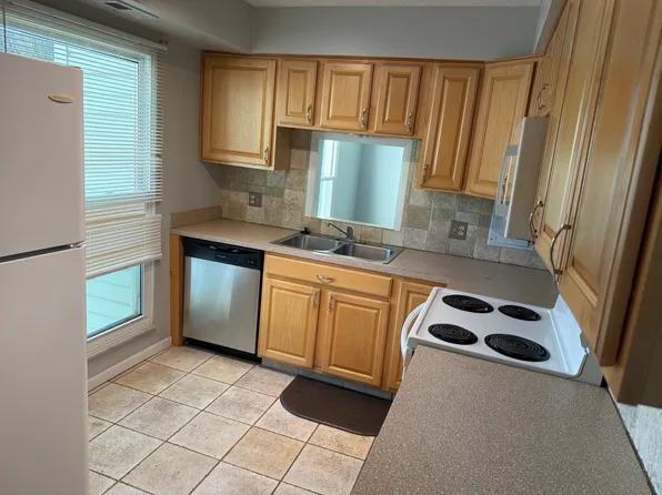 1625 Cedarwood Dr APT 214, Westlake, OH 44145